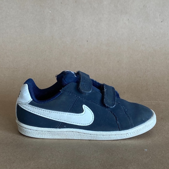 nike classic court royale